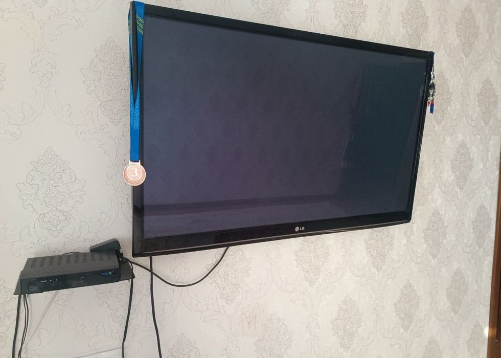Смарт телевизор LG 106 см WiFi YouTube