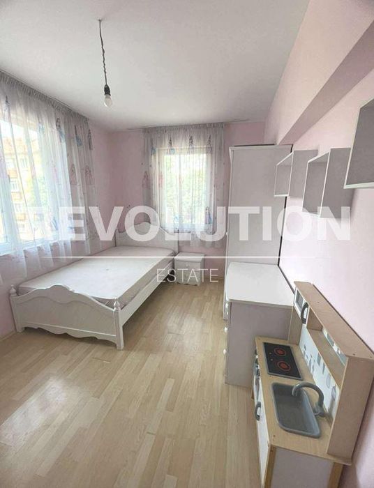 Дава се под наем Тристаен апартамент в Варна, Погреби - 55 кв.м за 750 € - Снимка #3