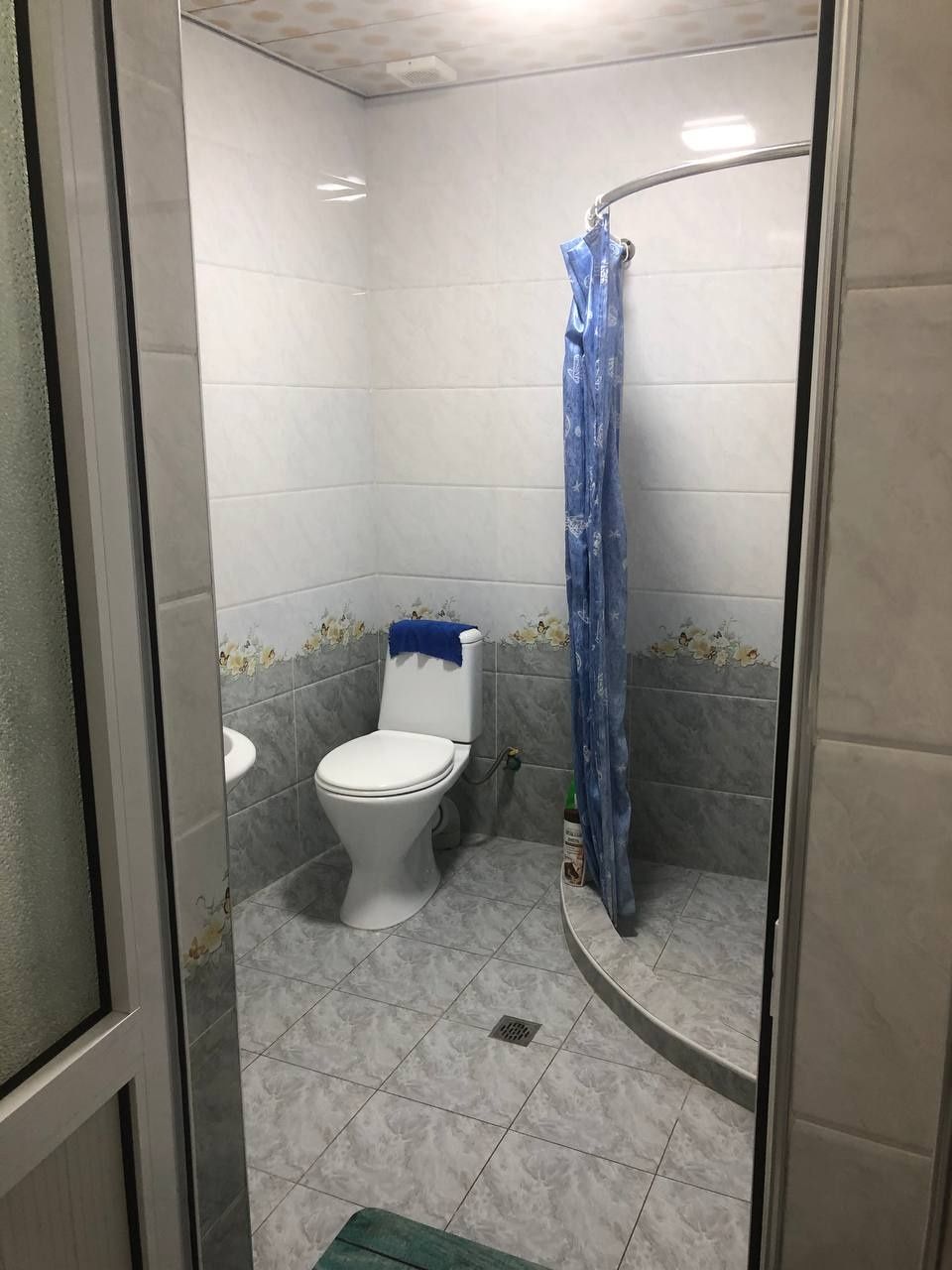 Student Qizlar uchun ijaraga uy hovlisi. Adres dagbitskiy 6 maktab