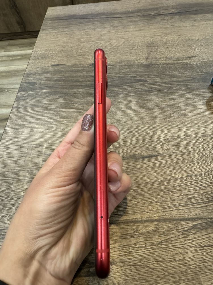 Iphone 11 Red с кутия и зарядно