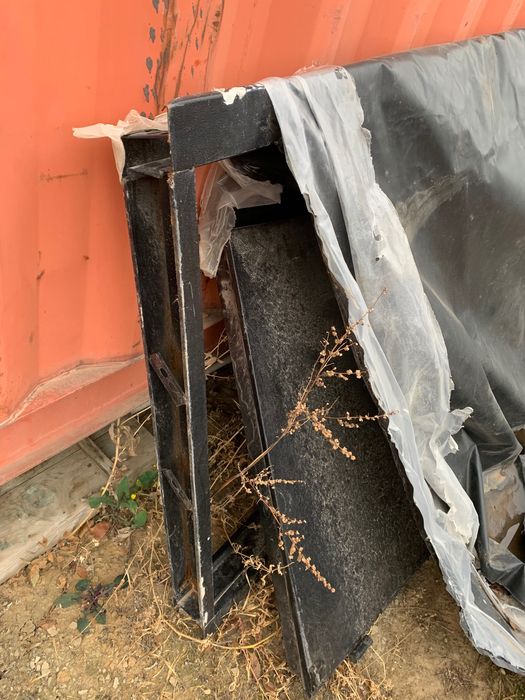 Продам входную железную дверь