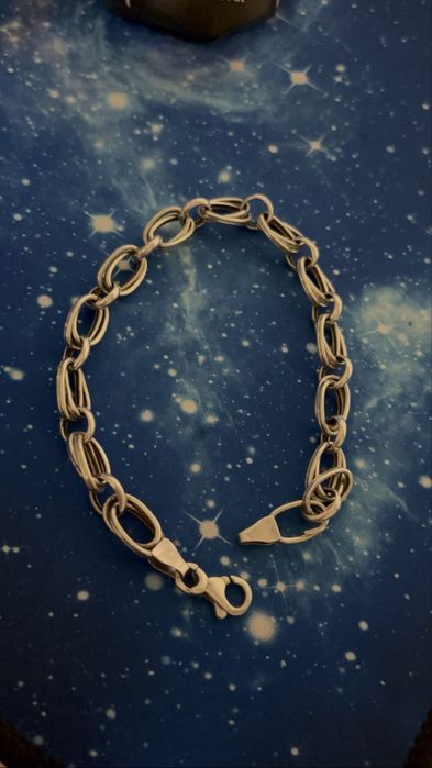 Сребърна гривна.