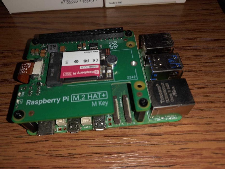 Raspberry Pi 5 8GB cu SSD 256GB NVMe