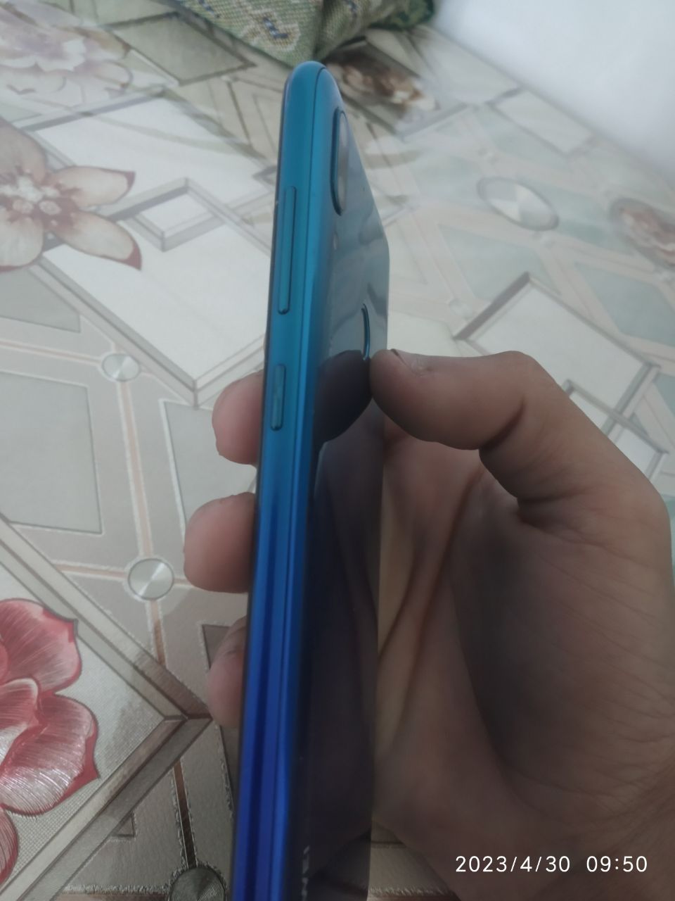 Huawei Y7 Srochno sotiladi