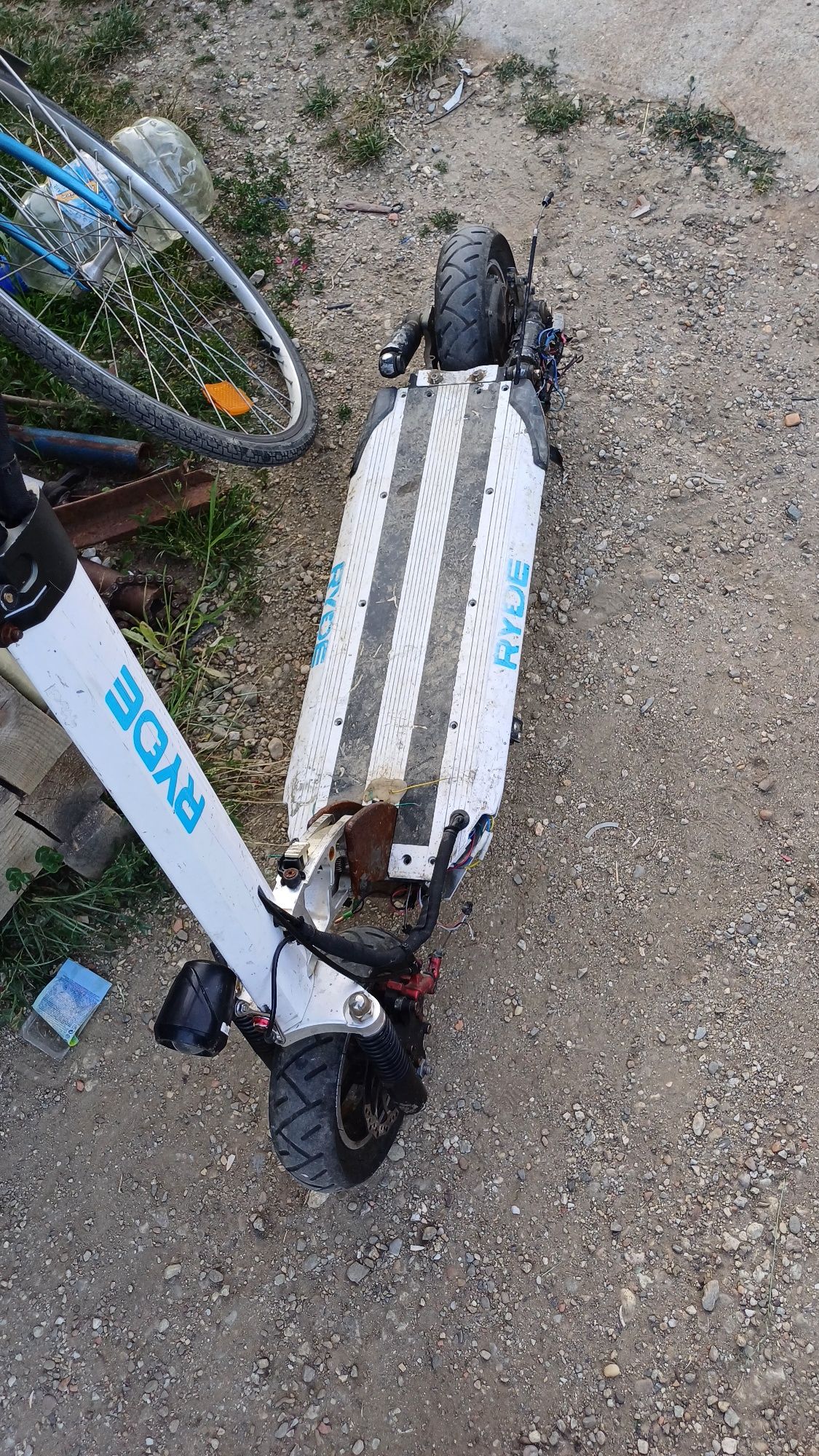 Vând trotinete electrice