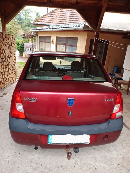 Vând Dacia Logan