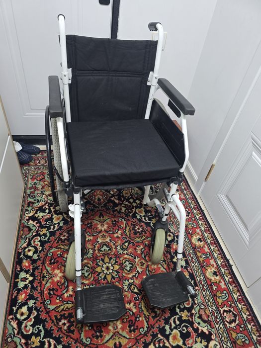 Продам инвалидную коляску