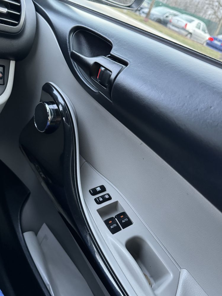 Vand Toyota IQ (volan dreapta) 2012 1.0L