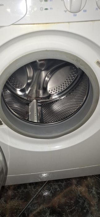 Mașină de spalat cu uscător INDESIT