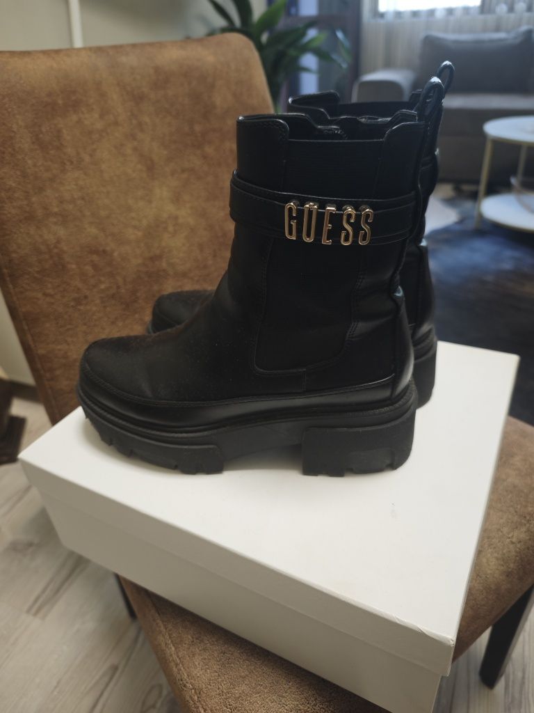 Кожени боти Guess