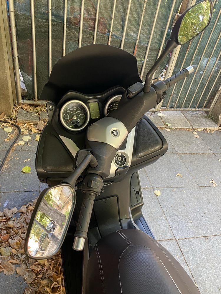Скутер Yamaha X-Max 250