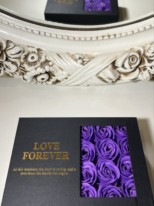 Луксозни подаръчни кутии с розови,червени и лилави вечни рози