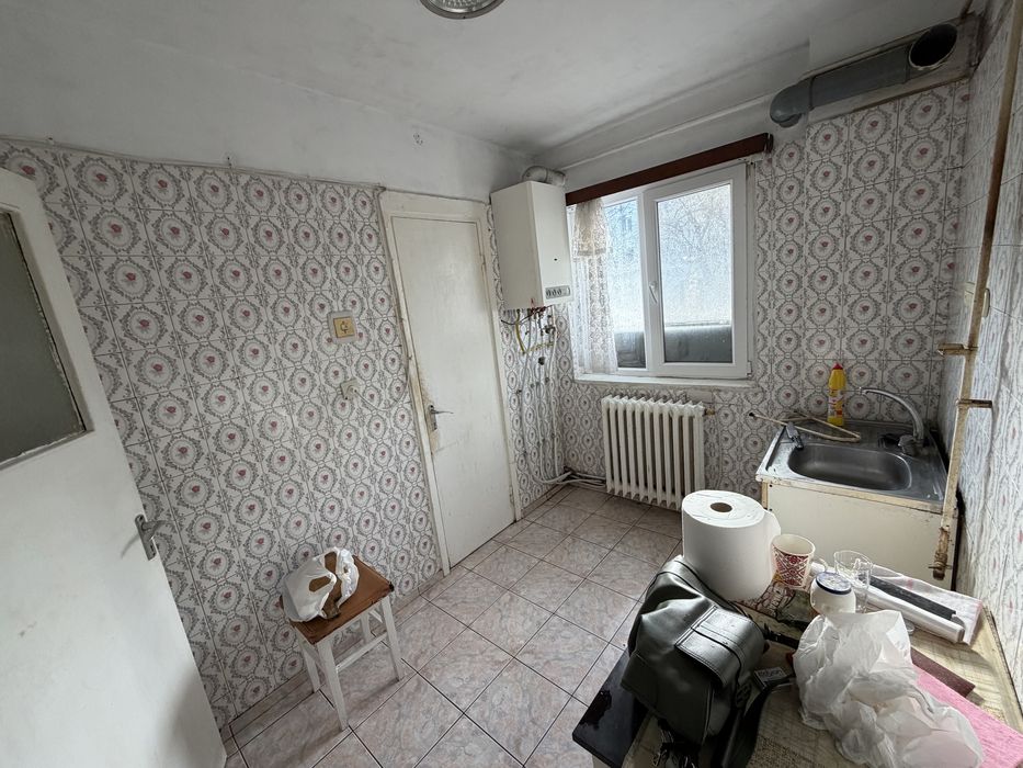 Apartament 3 camere, decomandat – Podul Roș / Pod de Piatră