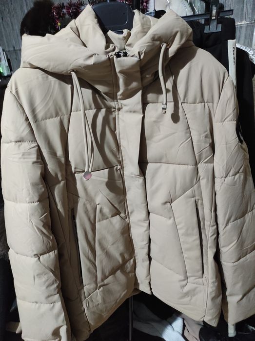 Зимно яке в бежово с качулка