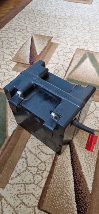 Cărucior electric pentru deplasare persoane cu dizabilități