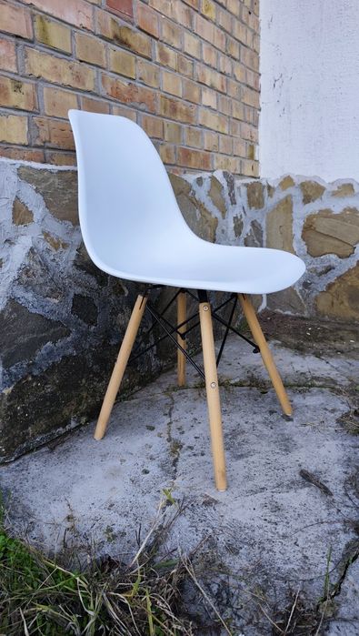 Трапезни столове 8 бр.