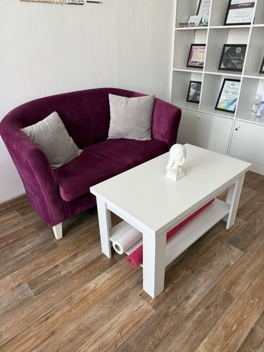 Диван и столик в отличном состоянии