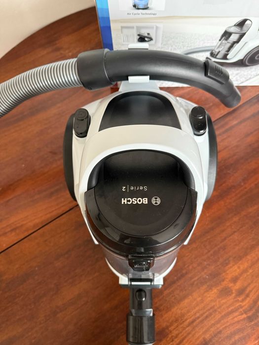 Прахосмукачка Bosch Bagless Series 2