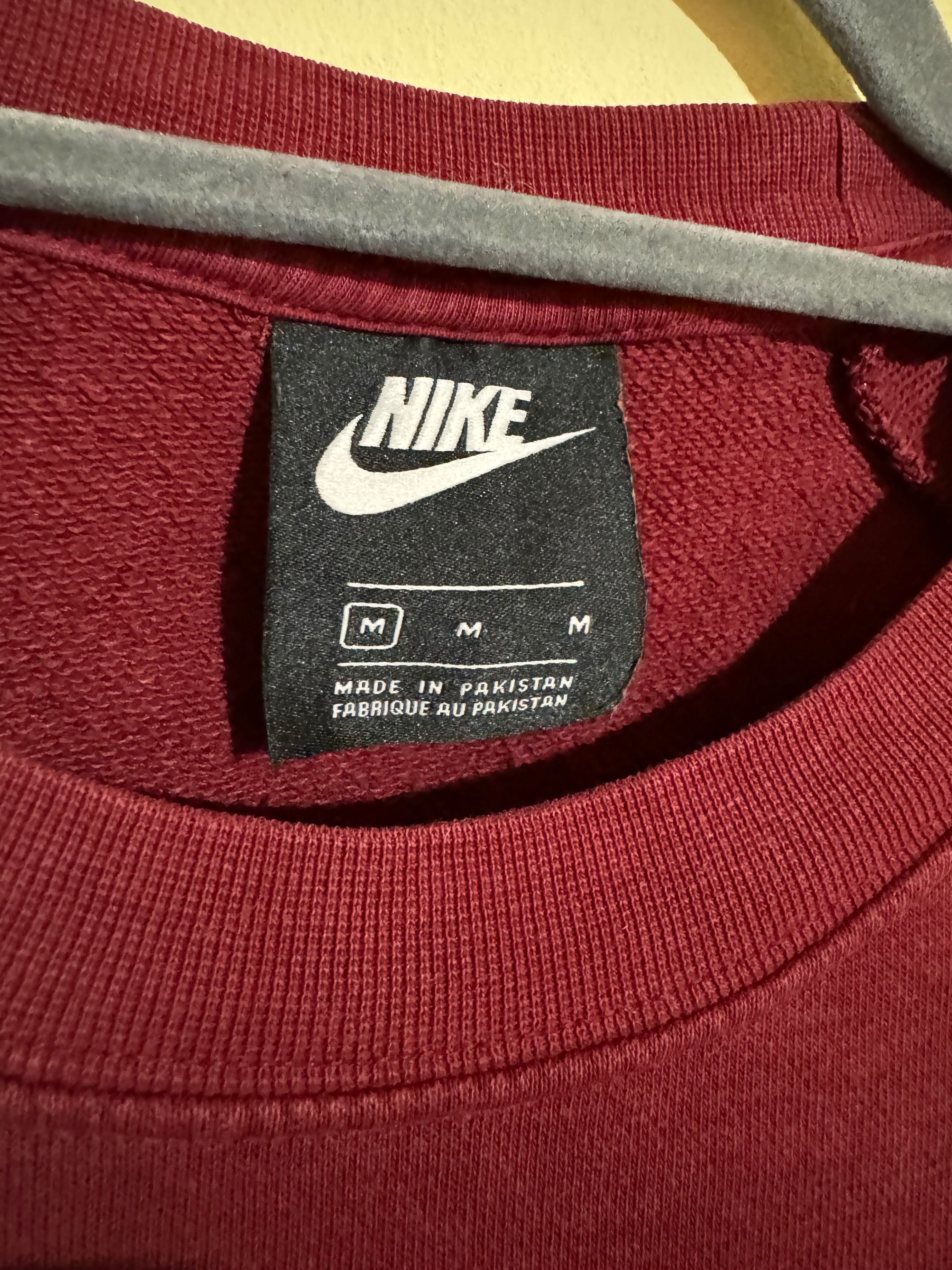 Nike Essntl Crew Sweatshirt.
