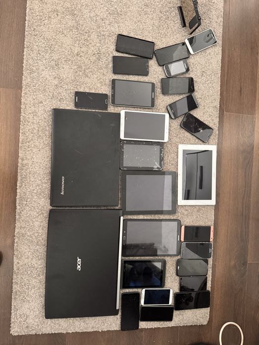 Lot telefoane + tablete +1 laptop– pentru piese