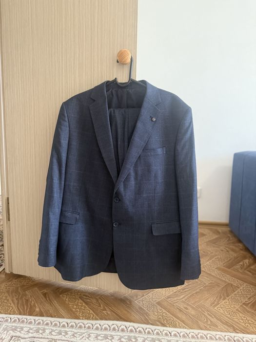 Продам костюм 54 размер один раз одивал