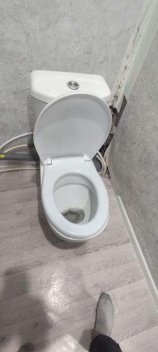 Унитаз в отличном состояний