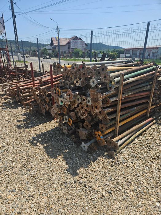 Inchiriez schela si popi metalici