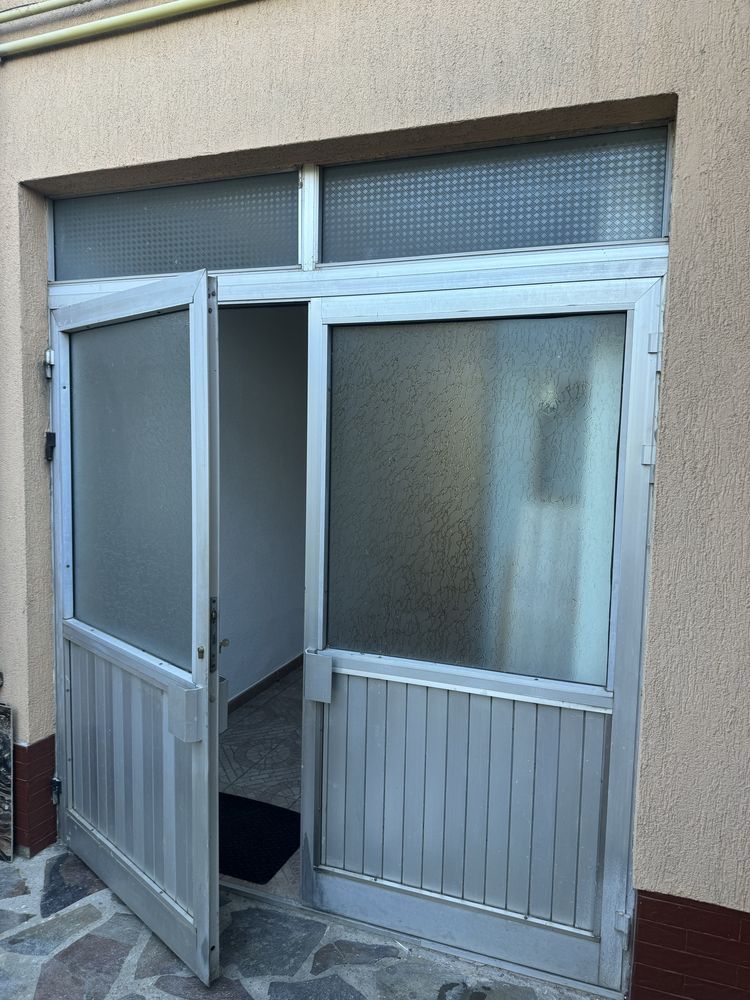 Usi aluminiu second hand in stare foarte buna