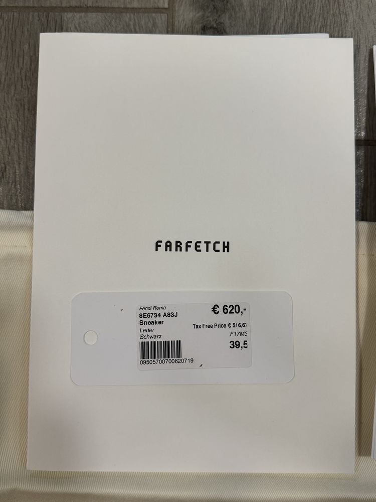 Като нови, кецове на “Fendi”39,5,черен цвят,с плик, сертификат и кутия