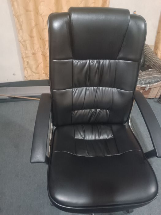 Офсние Кожанние кресло