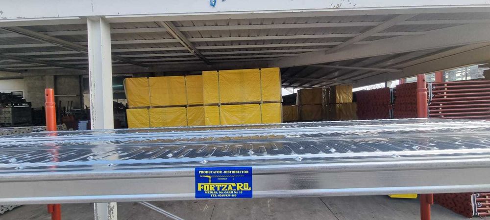 Schela metalica de exterior noua, cu podina de 1,8 m