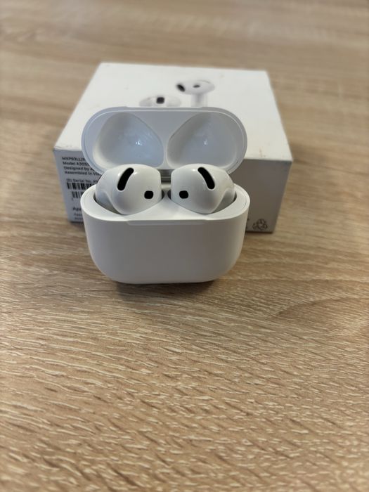 Apple Airpods 4 ANC с шумоподавлением. Эйрподс. Айрподс.