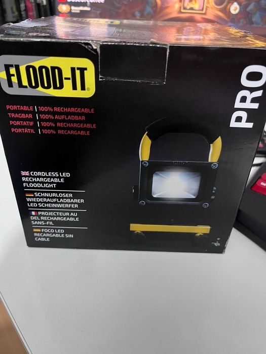 FLOOD-IT Pro лампа безжична 10W 700+ lumens 5500-6000K 7,4V 4.4Ah