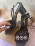 Сандали и обувки guess, daris, gucci