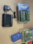 Incarcator Varta LCD Multi Charger+ 57681 AAA, AA 8 canale