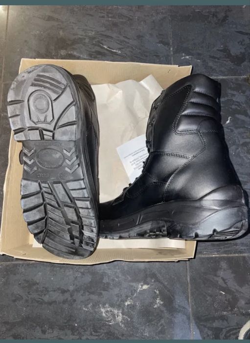 Черни кожени кубинки-полицейски.