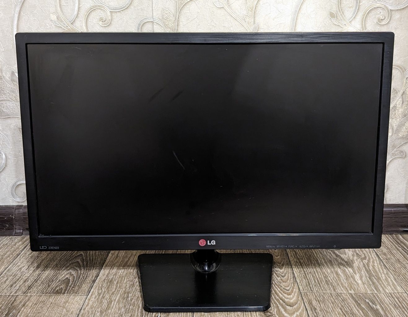 Монитор 23" LG 23EN33