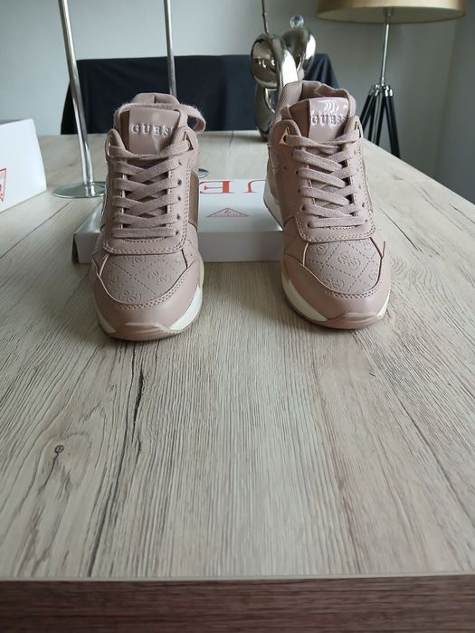 Спортни обувки Guess