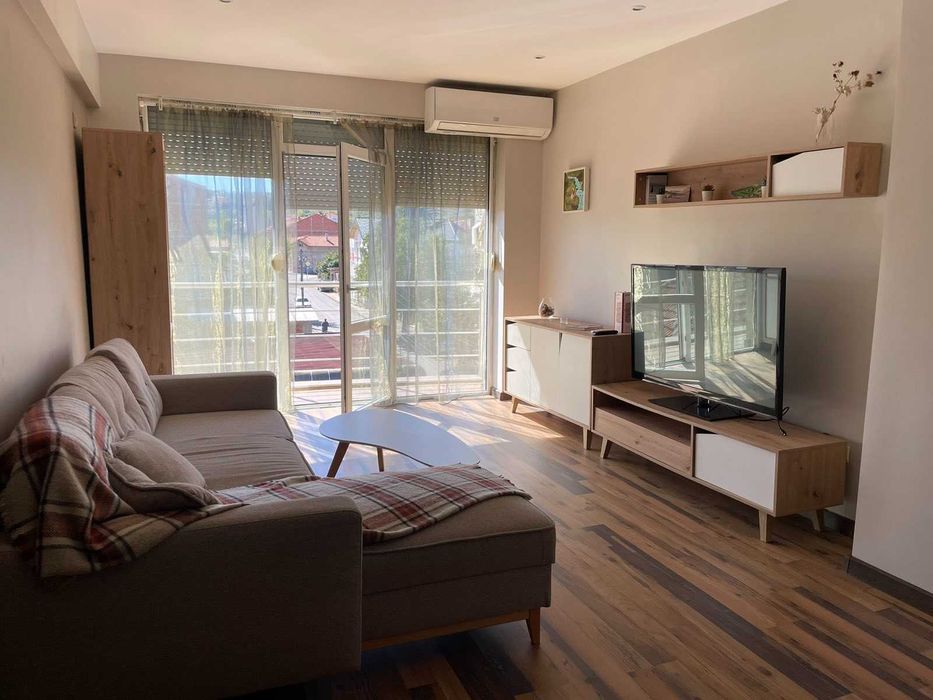 Двустаен апартамент под наем  в центъра на Харманли