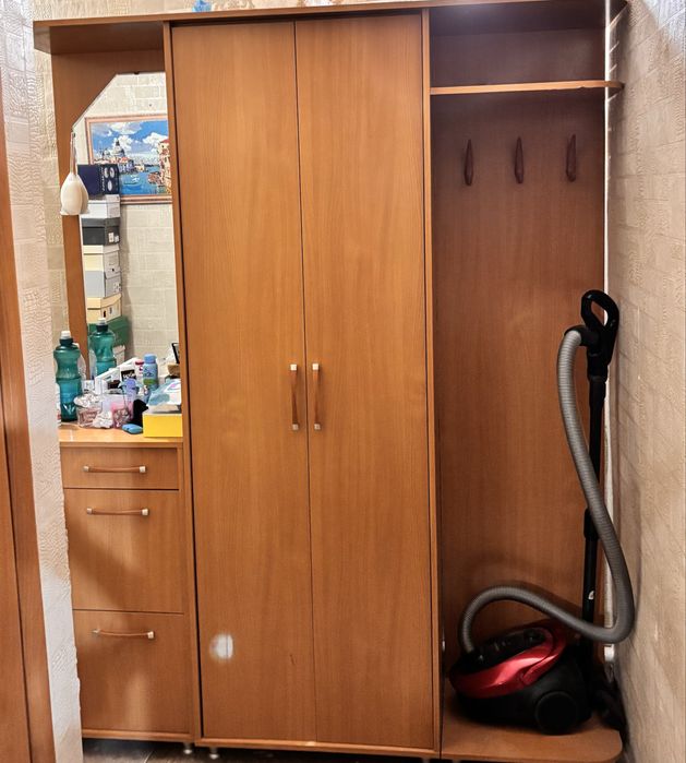 прихожая продаю срочно