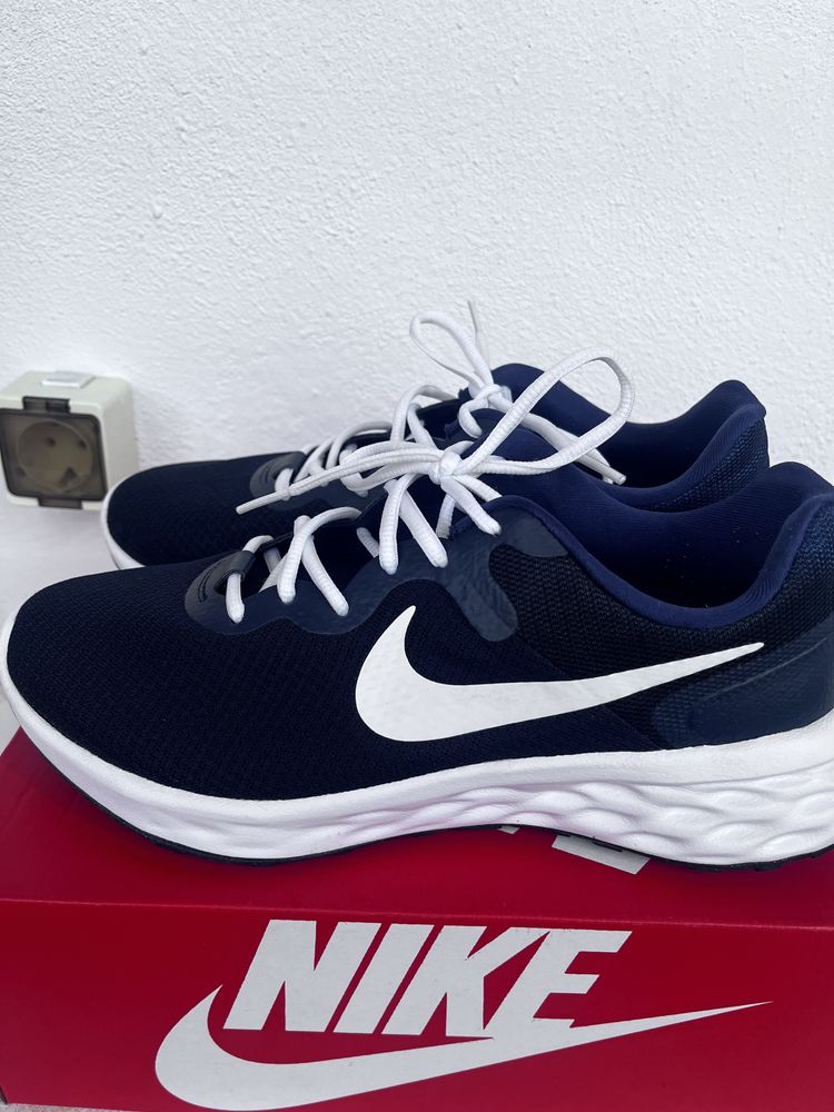 Nike noi marime 43 bleumaren