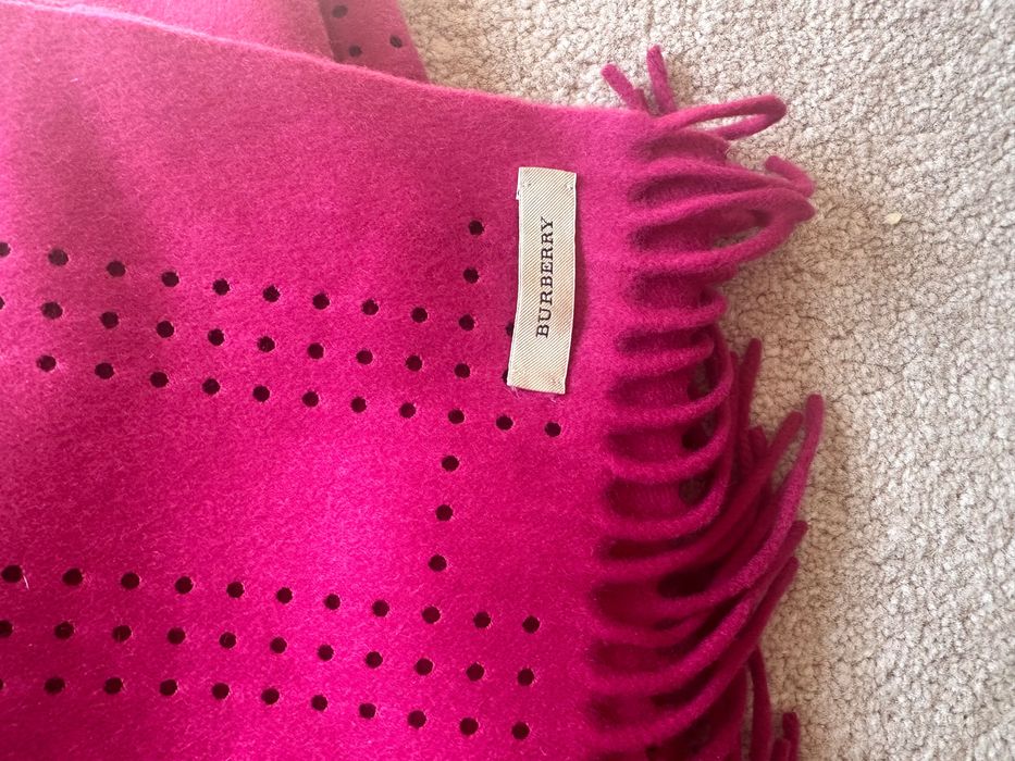Esarfa Burberry casmir 60% si lana virgina 40%
