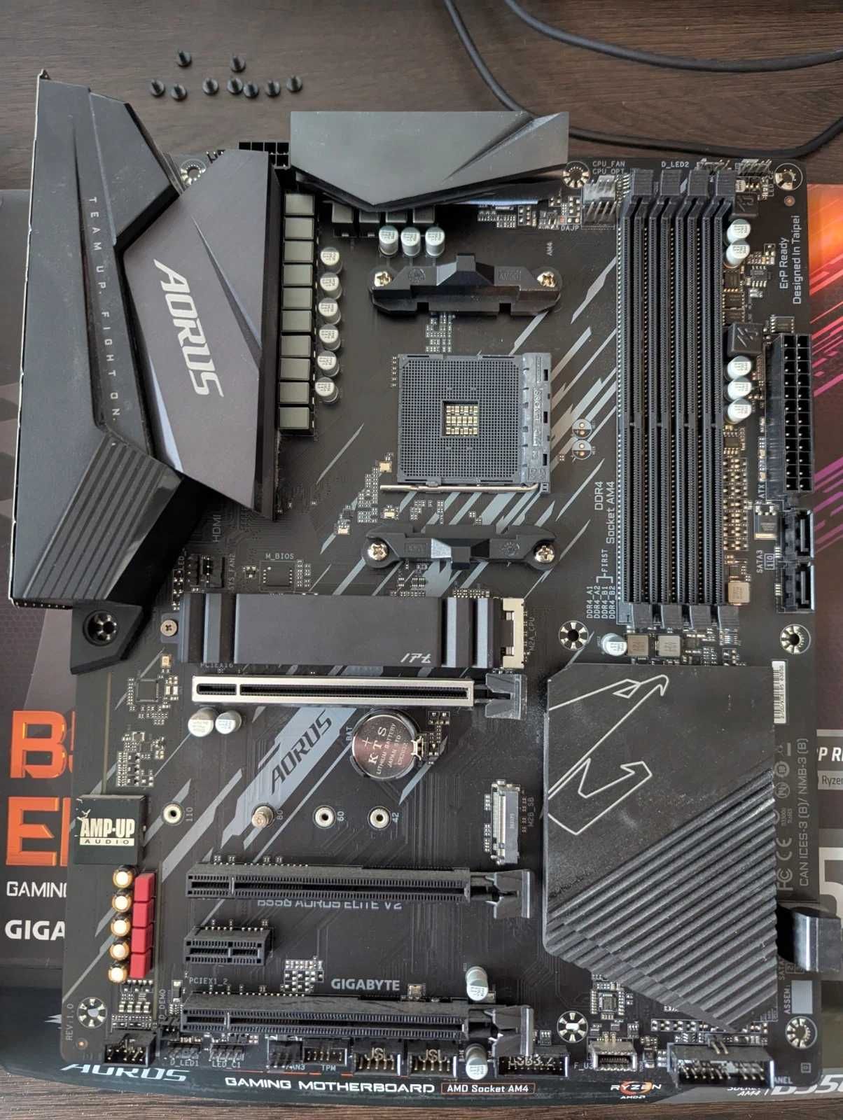GIGABYTE B550 AORUS Elite V2 + Ryzen 5 5600G (4.4GHz) 65W, AM4