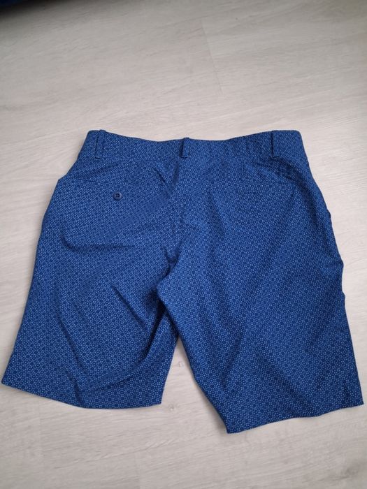 Vand Pantaloni scurti Under Armour  marime M Barbati