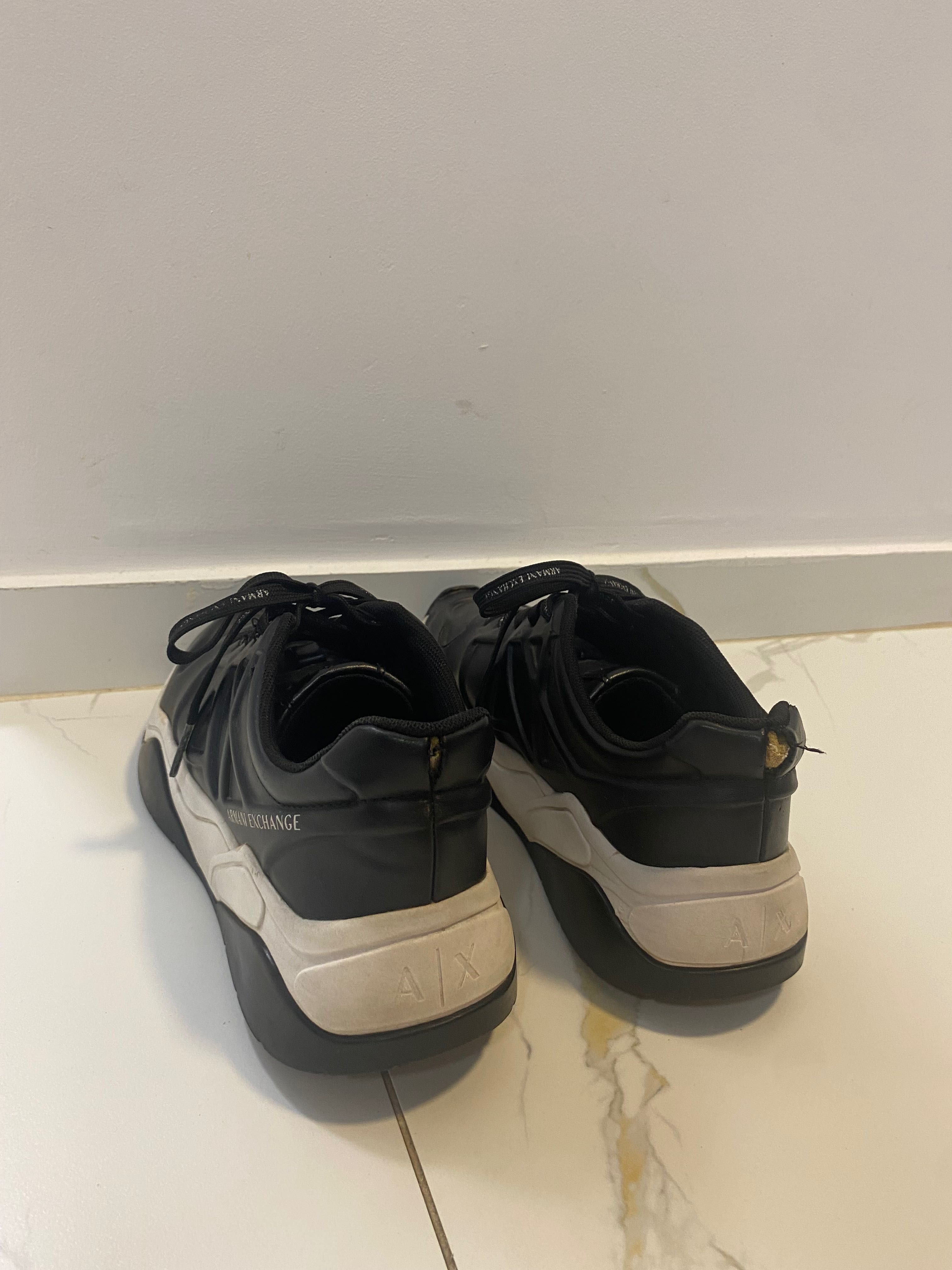 Продавам дамски сникърси Armani Exchange
