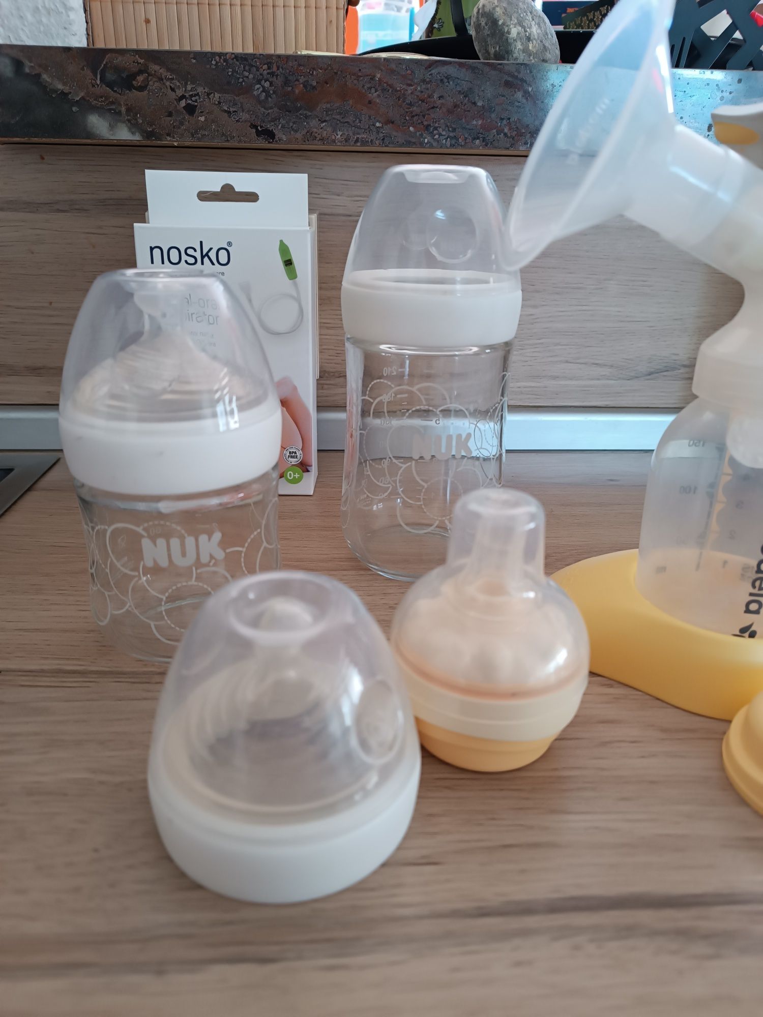Ръчна помпа за кърмене Medela + шишета Nuk