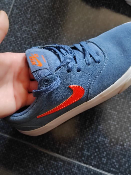 * Vând nike SB *