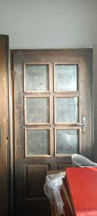 Дървени врати със каси и прозорци