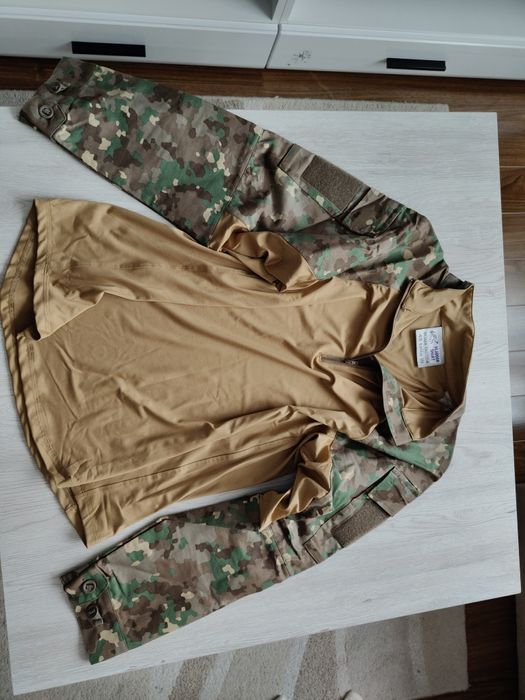 Bluza tactica armata.