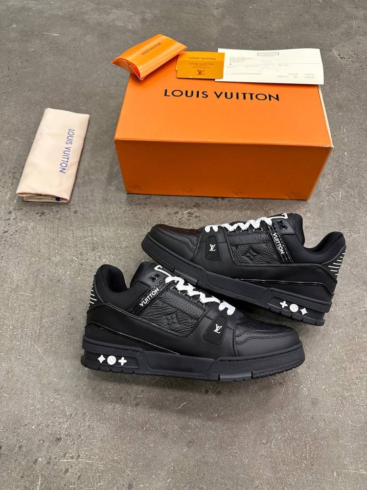 snekersi adidași Louis Vuitton